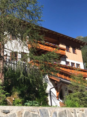 Haus am Steinbockzentrum Sankt Leonhard Im Pitztal